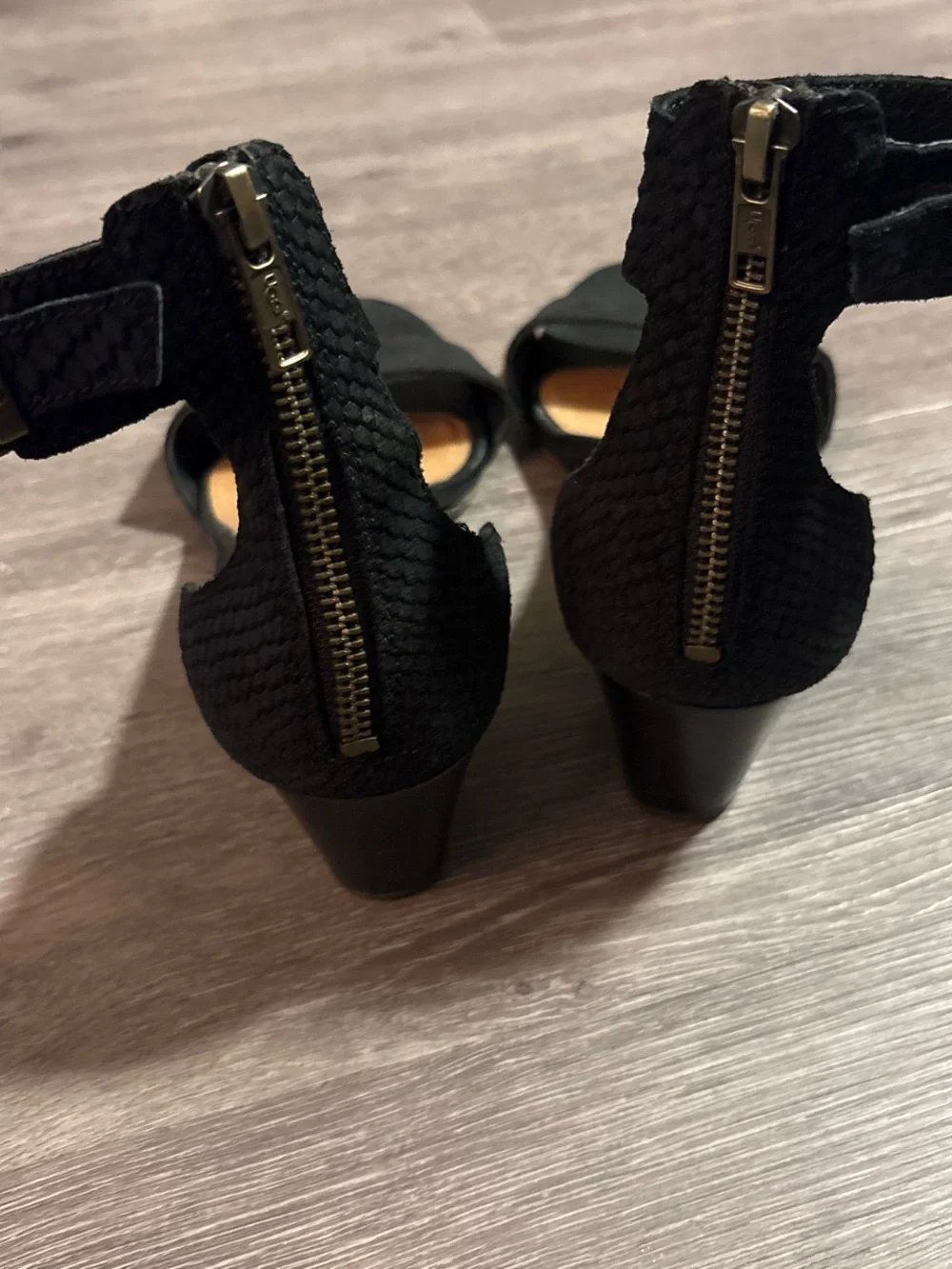 UGG sleek sandals